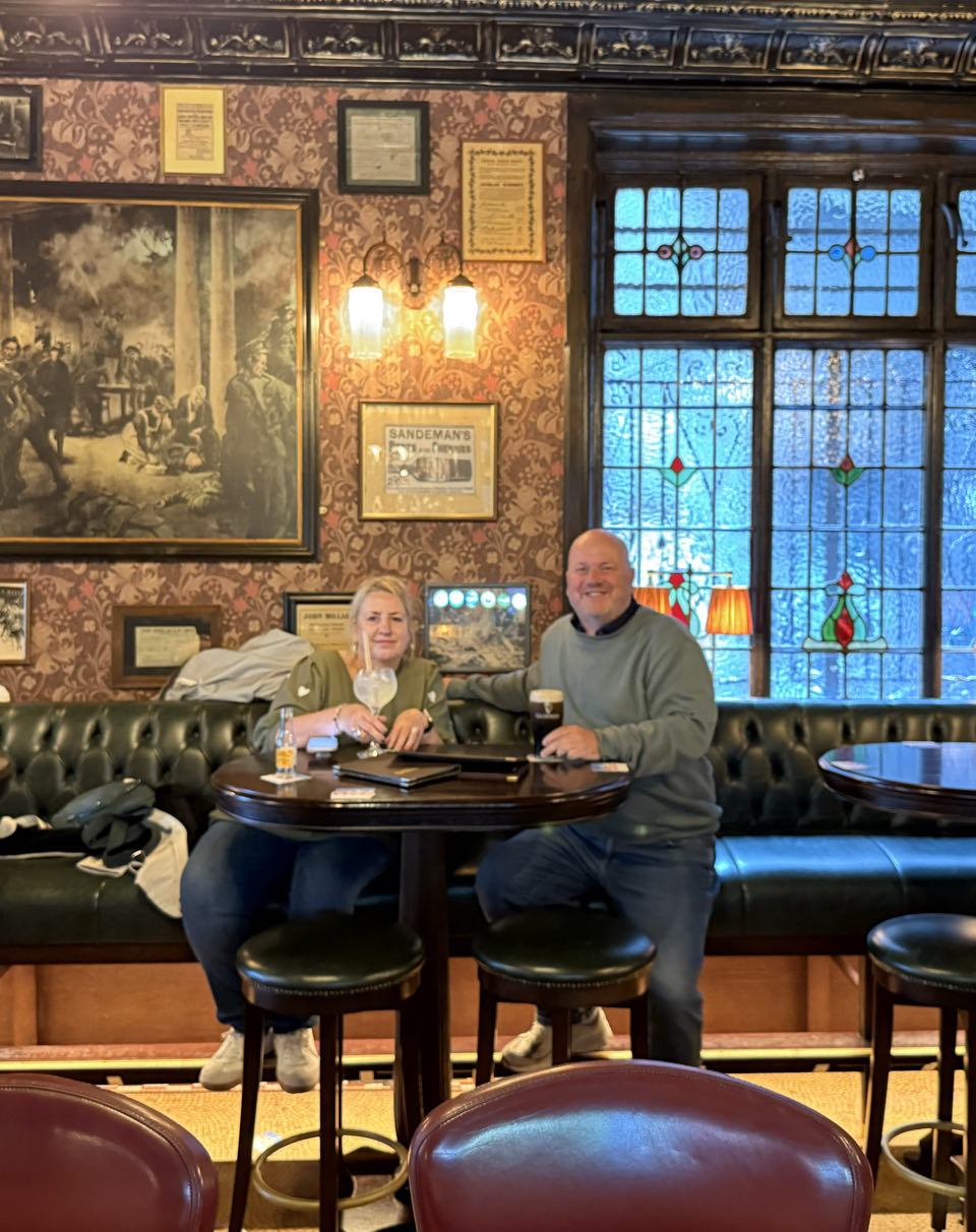 Aimée en Michael in een historische pub